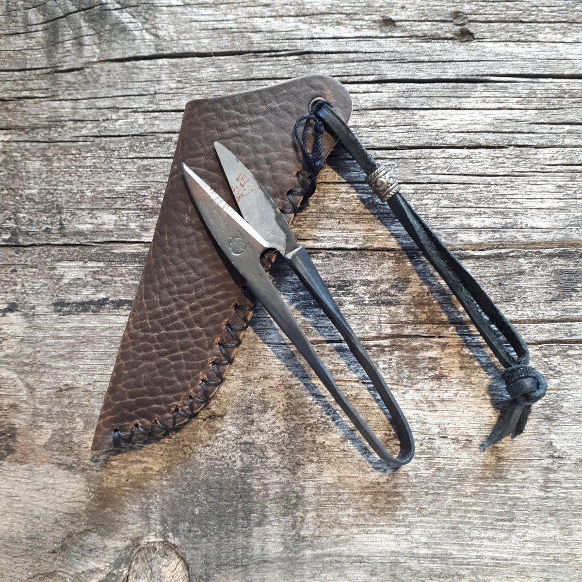 Sheathed Scissors Leather Scissor Sheath by Hammerthreads – Annapolis Royal Historic Gardens